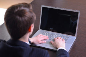 テレワークが始まって二週間経ちましたね。って話