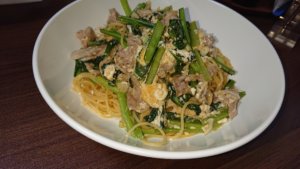 【簡単調理！】小松菜と豚肉のチャンプルーパスタ