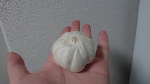 【ボリューム満点！】鶏もも肉とアボカドのマヨぽん炒め